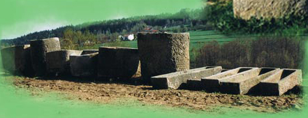 Alte, handgehauene Wassergrände, Tröge, Säulen, ... aus Granit - Sonstiges - Eppenschlag