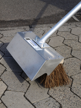 Sanzofix-Besen, mehr als nur kehren - Werkzeuge - Saarbrücken-Ensheim