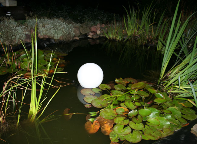 LED Solarkugel 25 cm weiß für Garten und Teich - Solaranlagen - Korschenbroich