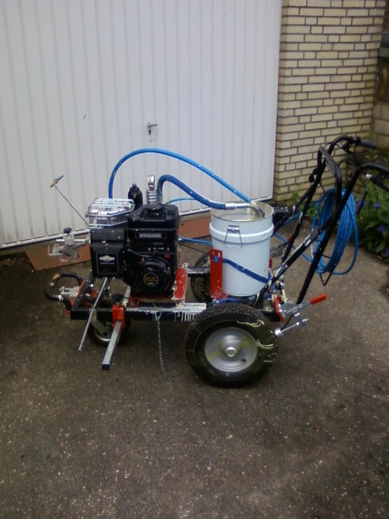 Gebrauchte Strassenmarkierungsmaschine zu verkaufen - Geraete Maschinen - Jülich