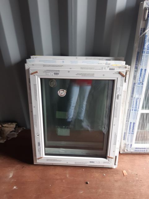 Kunststoff Fenster mit Sprossen in Weiß  - Fenster Rollaeden Tueren Zargen - Ahnsen
