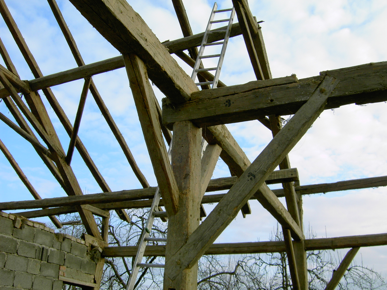 Alte Holzbalken - Holz - Mitterfels