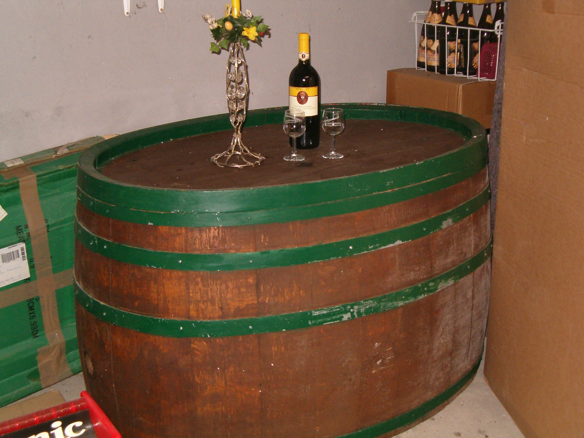 Schönes ovales altes Eichen-Weinfaß als Tisch - Gartengeraet Gartenmoebel - St.Goarshausen