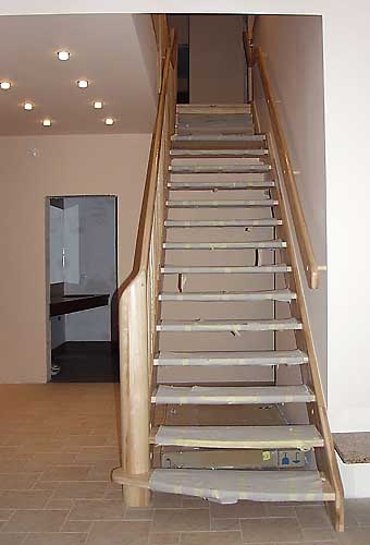 HOLZTREPPE AUS POLEN, HOLZ, TREPPE, HOLZTREPPEN, BUCHE, EICHE, KIEFER, JEDER ART - Holz - magdeburg