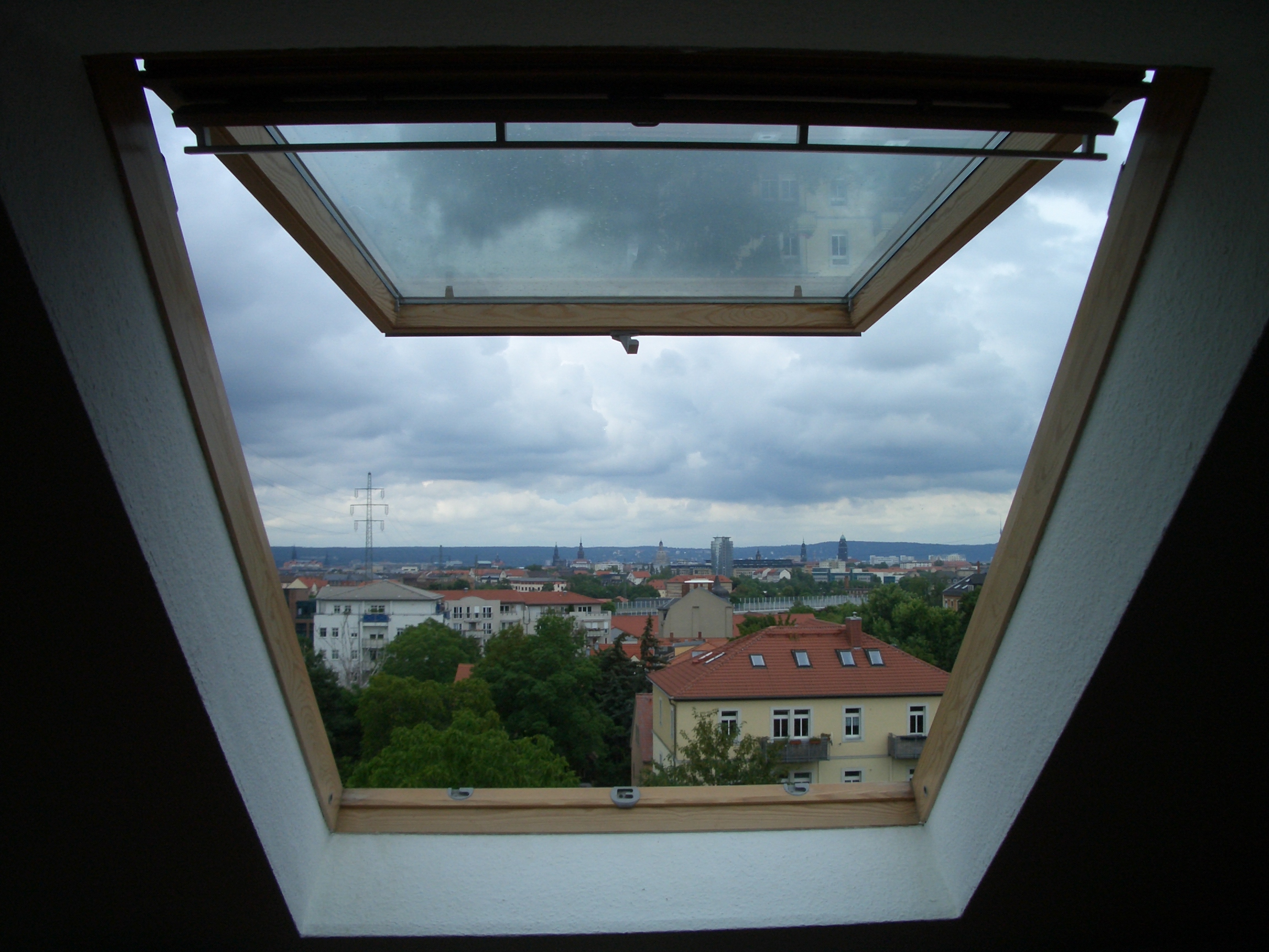 VELUX Klapp-Schwing-Fenster, 45 Öffnungswinkel Panorama - Fenster Rollaeden Tueren Zargen - Dresden